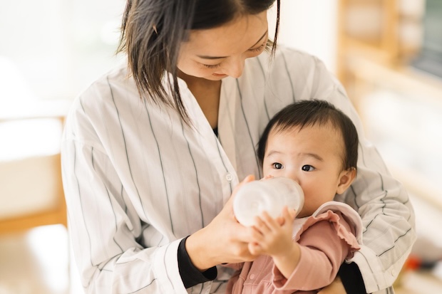 【医師監修】フォローアップミルクとは？母乳やミルクとの違いについて