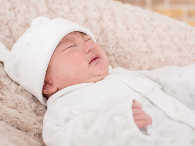 ぐずる赤ちゃん（新生児）を、泣き止ませる方法