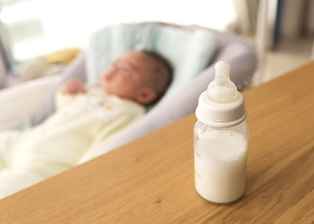 【看護師監修】赤ちゃんの粉ミルクを作り置きする場合はどうする？作り置きをする際の注意点について