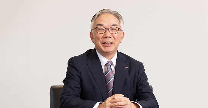 写真：株式会社 明治　代表取締役社長　八尾 文二郎