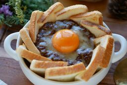 黄身トロ〜りカレーパンキッシュ
