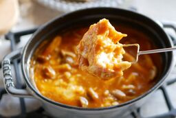たっぷりきのこチーズフォンデュカレー鍋
