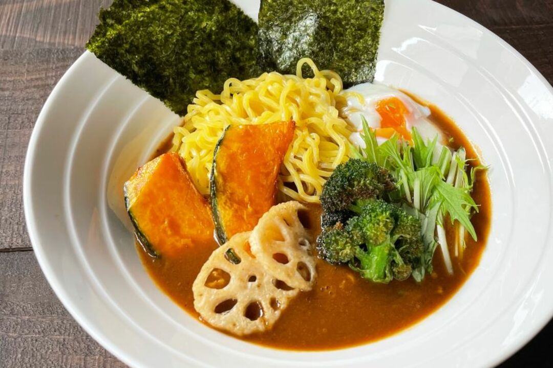 素揚げ野菜たっぷりカレーラーメン