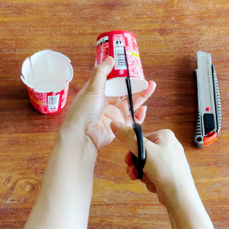 明治プロビオヨーグルトR-1ドリンクタイプの容器を使ってランタンを作ろう！ STEP4 写真