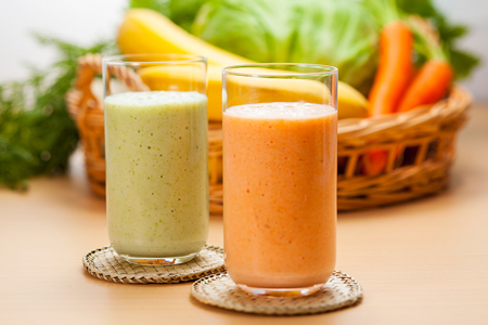 子どもにも飲みやすい ミルク野菜ジュース（レタスとにんじんの2種）