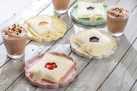 手作りバターのスイーツサンドとチョコフラッペ