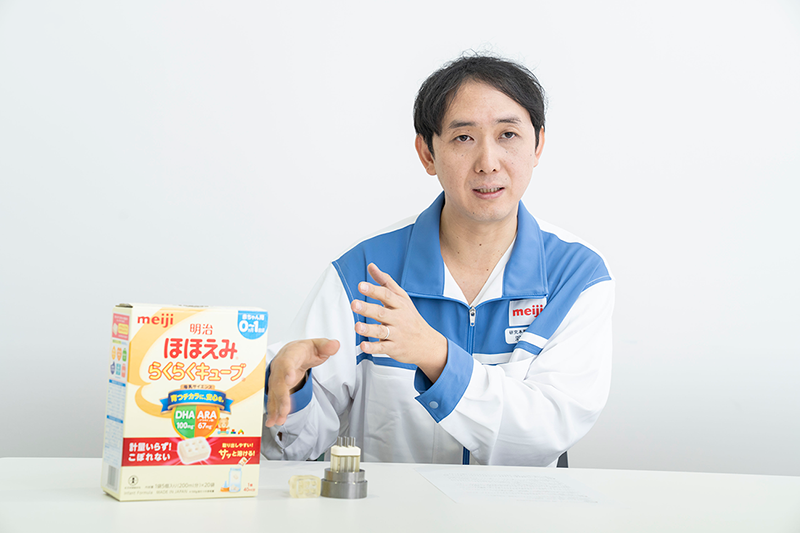 写真：インタビュー風景　羽生 圭吾研究員