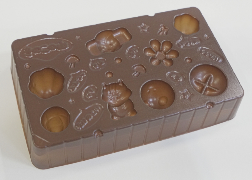 カカオハスクを使用したチョコ型（ハスクトレー）